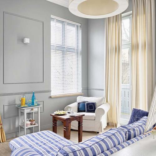 W tym niedużym wnętrzu wykorzystano każdy centymetr. Zmieściła się kuchnia, jadalnia, salonik i sypialnia.