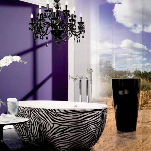 Wanny francuskiej firmy Aquamass mogą być z zewnątrz malowane, okładane mozaiką, metalowe, a nawet skórzane. AQUAMASS