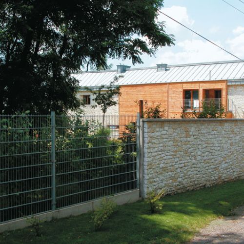 Wapień i drewno to udane połączenie.