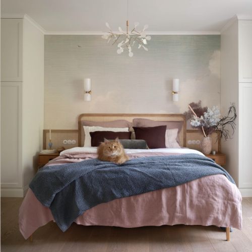 przytulna sypialnia w domu jednorodzinnym