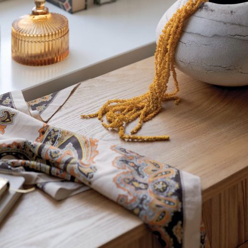 przytulne domowe biuro w sypialni