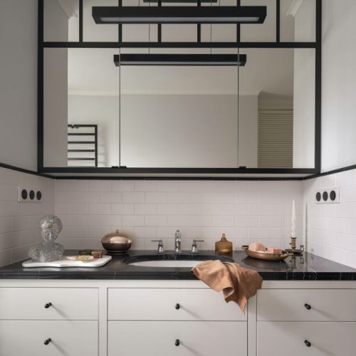 łazienka czarno-biała