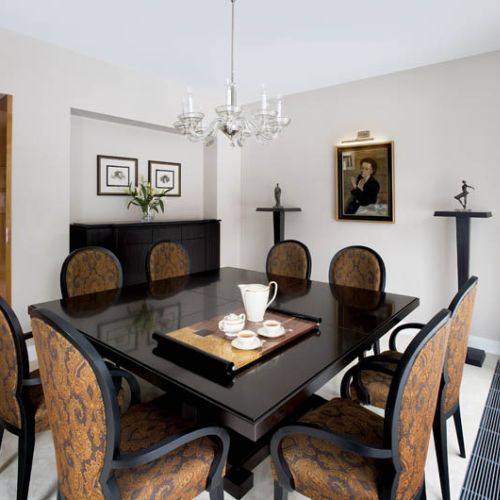 Ważne, by wszystko kupić w najlepszym gatunku: szlachetne tkaniny, drewno, forniry, wykończenia, dobre malarstwo i