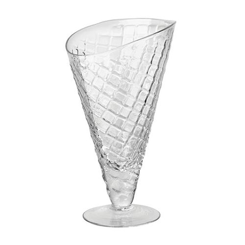 Wazony na wiosenny stole. Szklane dekoracje do domu.