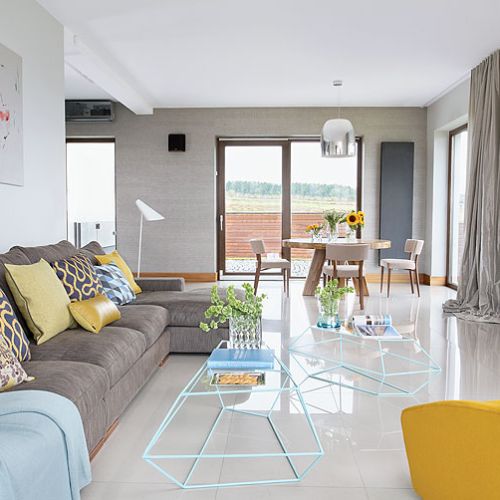 We wnętrzach rządzi minimalizm, także dekoracyjny.