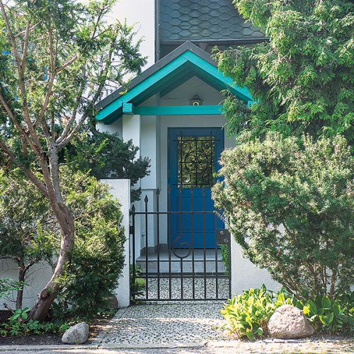 Wejście do domu nie zdradza co znajdziemy w środku.