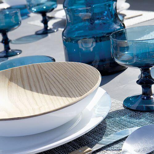 Większość naczyć w domu także jest w kolorach morza.