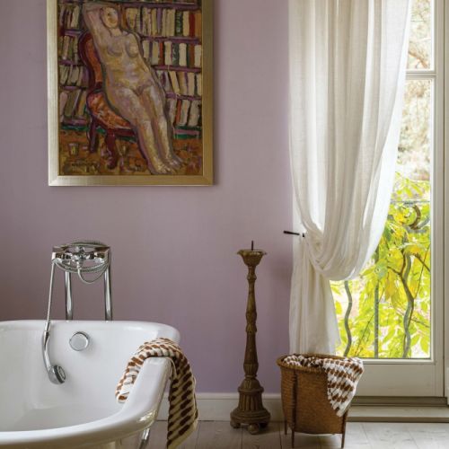 różowa łazienka z wanną