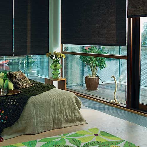 Wiosna kojarzy się z lekkimi, przewiewnymi materiałami - na przykład lnem. Nadaje się nie tylko na spodnie, ale i