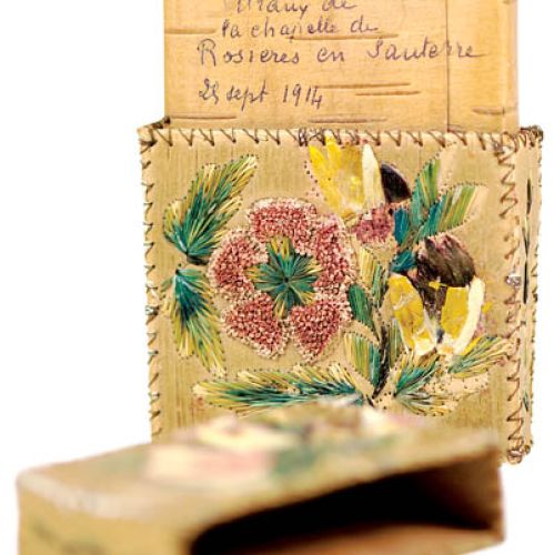 Wizytownik z kory brzozowej, zdobiony włosiem reniferów i różnymi rodzajami suszonych roślin, sztuka ludowa Indian