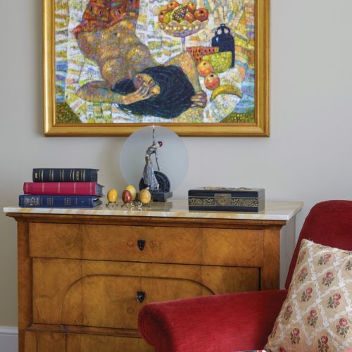 sypialnia z antykami aranżacja