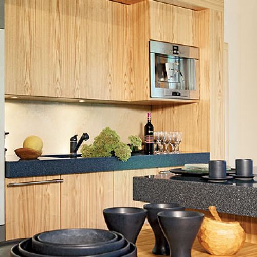 Wnętrze ponadczasowe, nienawiązujące do żadnego konkretnego stylu. Dla miłośników drewna.