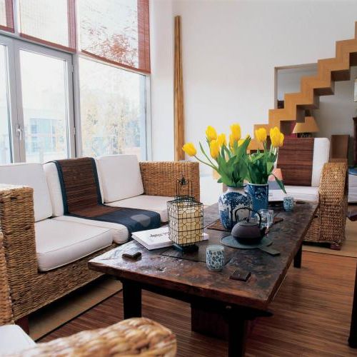 Wnętrze zdobią orientalne drobiazgi.