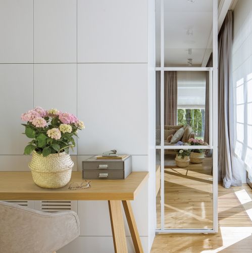 Przytulny dom ze skandynawska nutą. Tak mieszkają Katarzyna i Mateusz w domu w nowoczesnym stylu.