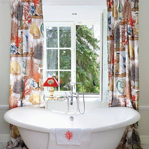 Wolno stojąca wanna w stylu rustykalnym - na lwich nóżkach.