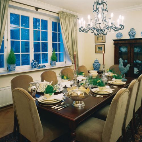 Wszystko gotowe na przyjście gości. Przy stole wygodnie zasiada nawet dziesięć osób.