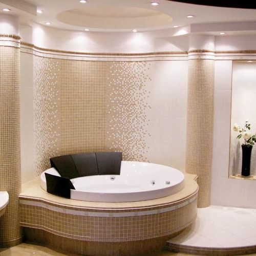 Wygodny zagłówek zachęca do długich kąpieli. DEKOREM