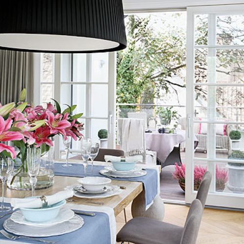 Wyjście na drewniany taras. Zabawa z kolorami