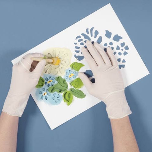 Wypełniamy środek kolorem żółtym. Malowana łączka