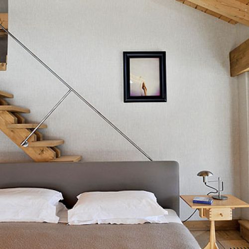 Wysmakowany dom na zboczu góry, wygodny jak pięciogwiazdkowy hotel.