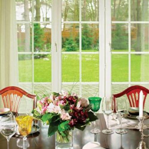 Wysokie okna dają dużo światła. Odwiedzamy ambasadora Chile