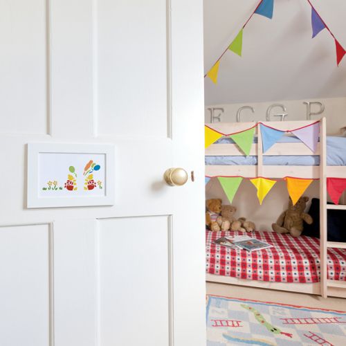 Wzór na drzwiach. Wzór do dziecięcego pokoju