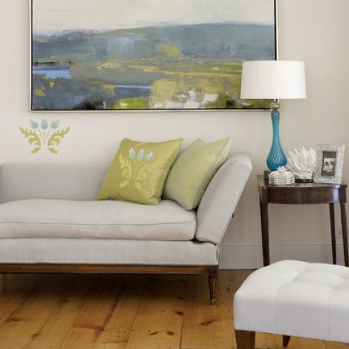 Wzór na ścianie i na poduszce. Kłujący oset