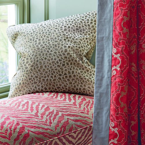 Wzorzysta zasłona obszyta listwą z szarej tkaniny, linia tkanin Purcell, COLEFAX FOWLER