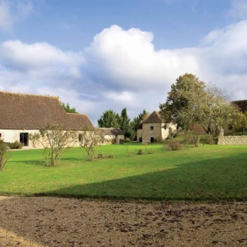 XVI-wieczny kamienny folwark na północy Francji.