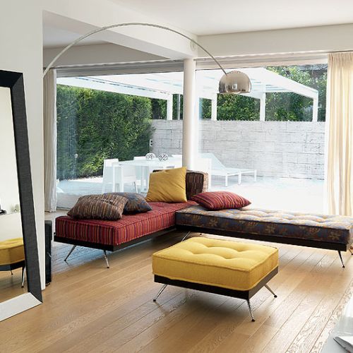 Z grubymi pikowanymi poduchami marki EKLADA.