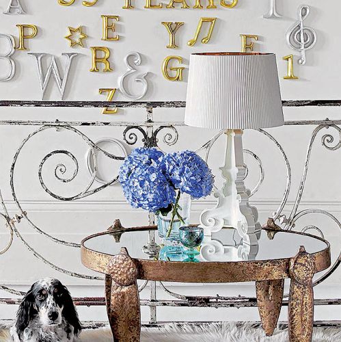 Z jednej strony, klasyka, bogactwo i tradycja, z drugiej, innowacyjność, przezroczystość i ironia 1072 zł