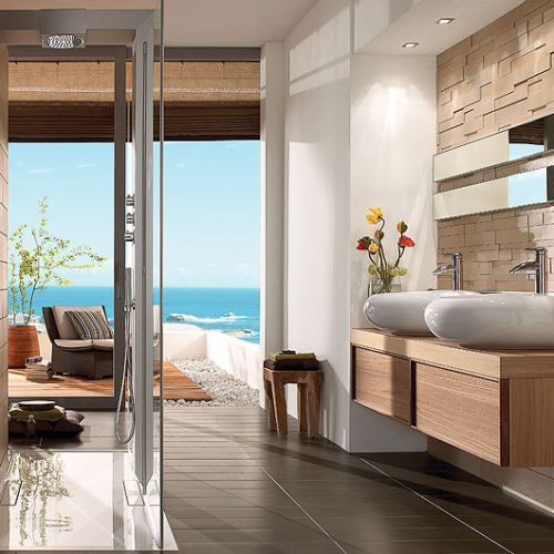 Z kolekcją Pure Stone (umywalka 2900 zł, szafka 10 350 zł) i Squaro (kabina prysznicowa, bateria