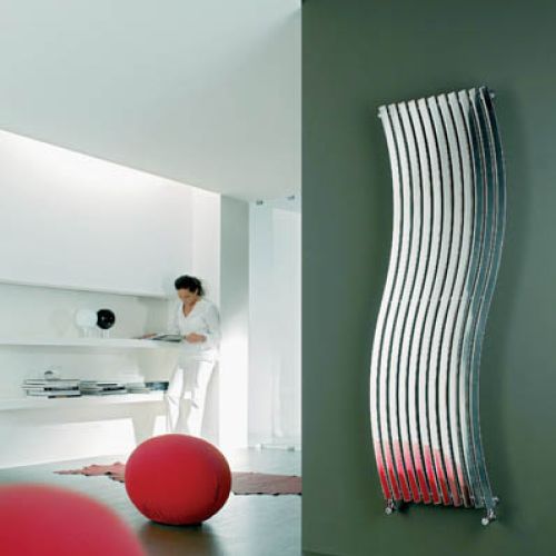 Z satynowanego inoksu, ale pierwsza z ornamentem. CORDIVARI