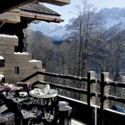 Z tego tarasu roztacza się najpiękniejszy widok w całej okolicy. Wprost na Mont Blanc.