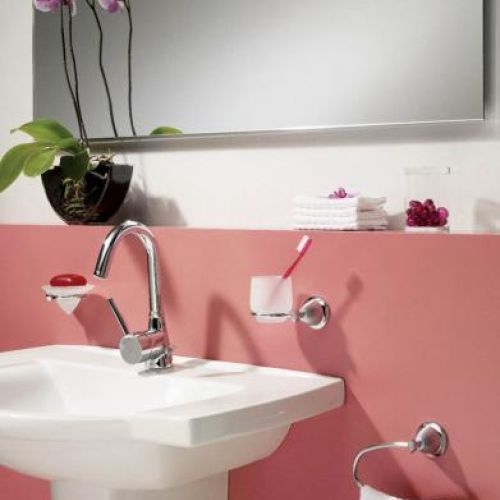 Za kubek zapłacimy 252 zł, za mydelniczkę – 255 zł, wieszak na ręcznik kosztuje 204 zł. CORAM POLAND