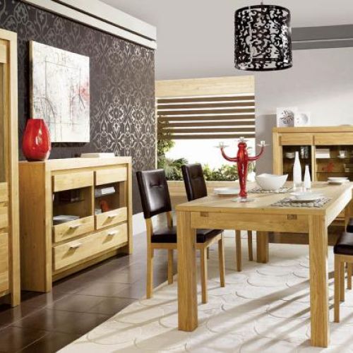 Za stół Como zapłacimy 2340 zł - może być orzech amerykański lub dąb. Do kompletu krzesło - 450 zł,