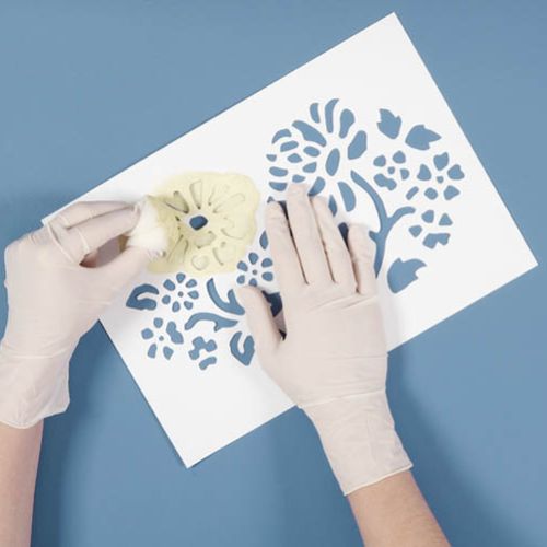 Zaczynamy od koloru beżowego. Malowana łączka