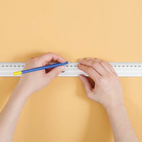 Zaczynamy od wyznaczenia linii wzoru.