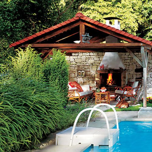 Zadaszona weranda to idealne miejsce do spotkań z przyjaciółmi.