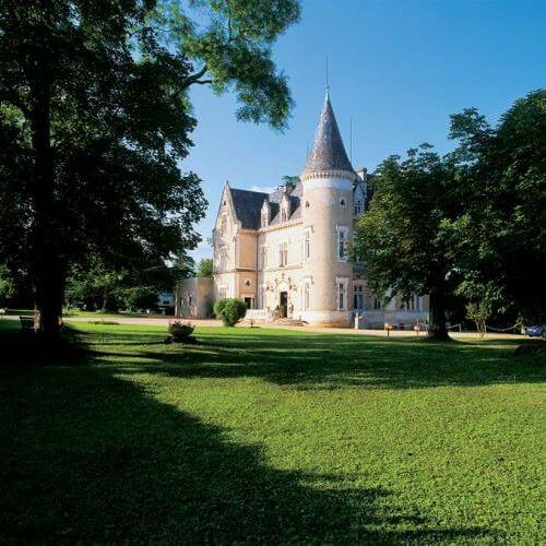 Zamek w Château des Reynats pod Périgueux.