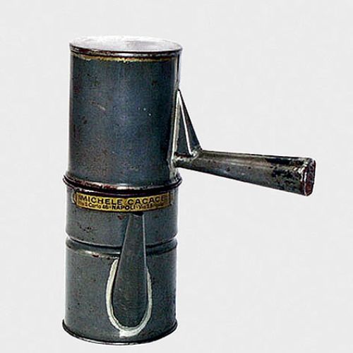 Zanim powstały duże ekspresy barowe, kawę parzono w kawiarkach typu Napoleonka