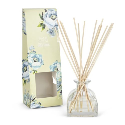 Zapachy do wnętrza od Laury Ashley skomponowane są z owocu różowego grejpfruta, pomelo, limonki i orchidei.