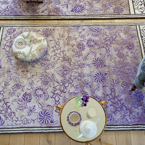 Zaprojektowała go Tricia Guild. DECODORE