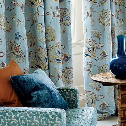 Zasłony Cressida firmy Colefax Fowler (784 zł za metr). IMPRESJE HOME COLLECTION