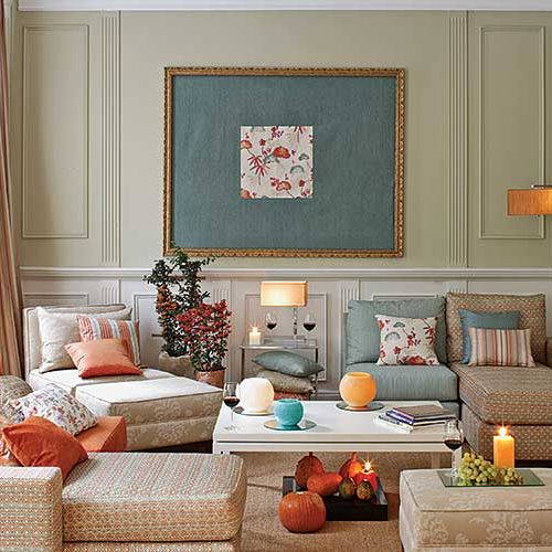 Zasłony Portofino kosztują 215 zł/m2. Puf obity jest tkaniną Novara Beige (295 zł/m2), a szezlong - Viterbo Caldero (255