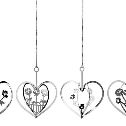 Zawieszka srebrne serce z motywem kwiatowym, 65 zł/4 szt., JETTEFROELICH.DK