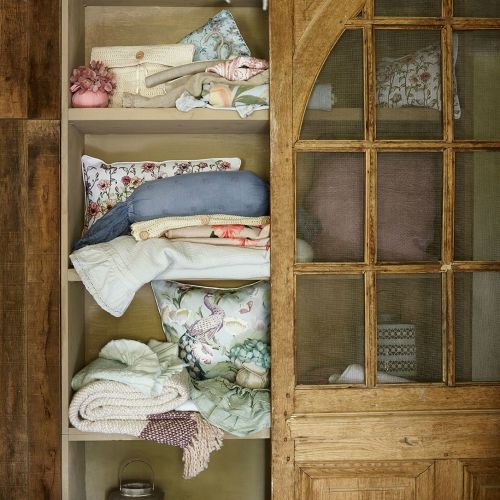 Ręczniki, obrusy, serwety i wiele innych tekstyliów w stylu rustykalnym.