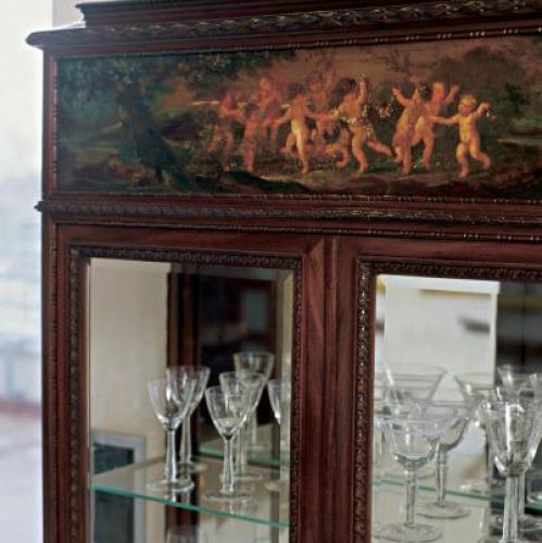 Zdobiona witryna. Czarno-biały apartament