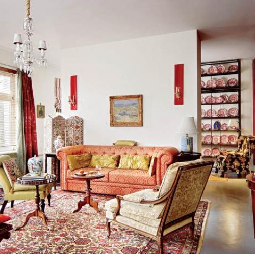 Zdobione stoliki w salonie. Magia wzorów