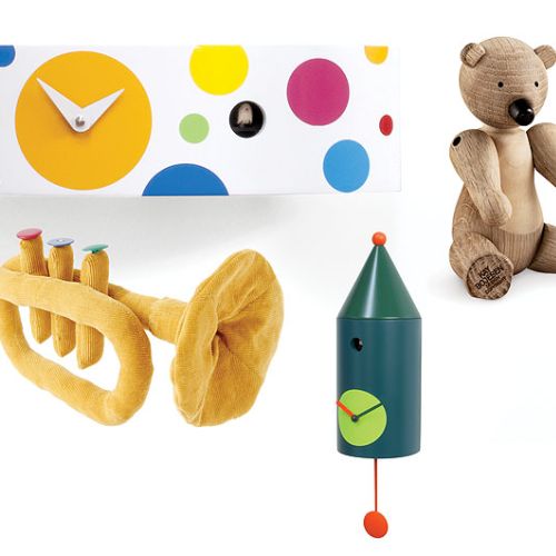 Zegar Ellipse z Progetti, drewniany miś Kaya Bojesena z Rosendahla, pluszowa trąbka projektu Lisy Sanchis, zegar C’era una